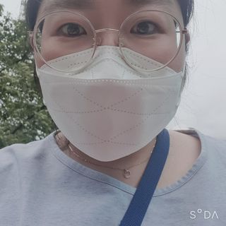 케이파이 나날마스크 [케이파이 나날] KF94 마스크 50매입 (개별포장) ,  여름에도 좋은 숨쉬기 편한 순수 국산 마스크 — 5점을 준 리뷰어가 2022년 6월 올린 사용 사진