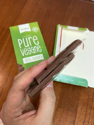 당류2g 자일리톨로 단맛을낸 슈카 퓨어비건 무설탕초콜릿 Xucker vegan 2개입 — 5점을 준 리뷰어가 2021년 4월 올린 사용 사진