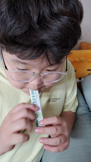 [이뮤니티플러스]우리아이 면역오키, 건강오키 _ 키즈오키 비타민초코홍삼 10포 1box — 5점을 준 리뷰어가 2022년 1월 올린 사용 사진