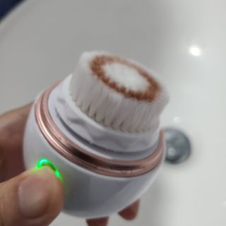 디하우트 랩 디하우트랩 클렌징 피부관리기 진동클렌저 실리콘+2종 인조모 브러시 — 4점을 준 리뷰어가 2021년 11월 올린 사용 사진
