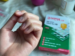 [큐어반H 스팟] 자외선 99프로 차단되는 스틱타입 스팟밴드(1팩 / 66매입) — 4.5점을 준 리뷰어가 2022년 12월 올린 사용 사진