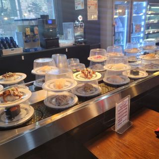 [스시오 건대점] 무한리필 회전초밥 평일 뷔페 2인 — 4점을 준 리뷰어가 2021년 2월 올린 사용 사진