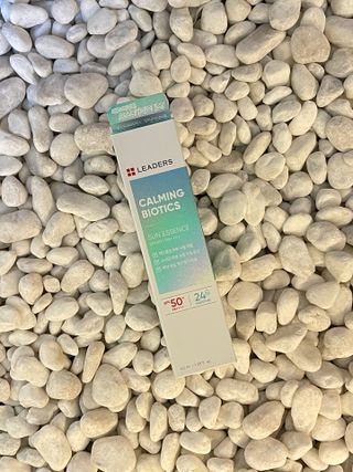리더스코스메틱 리더스 카밍 바이오틱스 선 에센스 SPF 50+ PA++++ — 5점을 준 리뷰어가 2022년 5월 올린 사용 사진