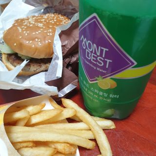 몽베스트 Montbest with Sparkling water Lemon OR Lime 20병(랜덤) — 5점을 준 리뷰어가 2021년 10월 올린 사용 사진