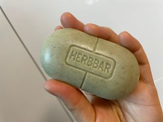 제이제이바이오 허브마사지바 올인원 알약비누 — 4.5점을 준 리뷰어가 2022년 2월 올린 사용 사진