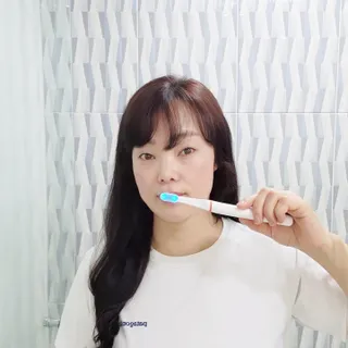 트로마츠 심플 미세전류 칫솔 — 5점을 준 리뷰어가 2022년 5월 올린 사용 사진