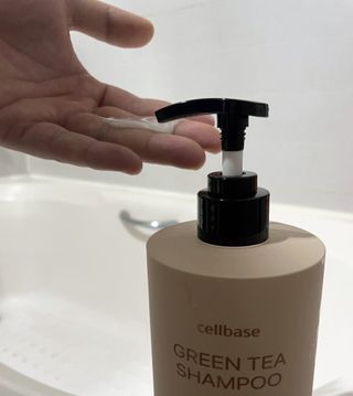 프리마인 더이상 뻣뻣하고 효과없는 탈모샴푸는 NO. 근본부터 케어하는 셀베이스 그린티샴푸(500ml) — 4.5점을 준 리뷰어가 2023년 2월 올린 사용 사진