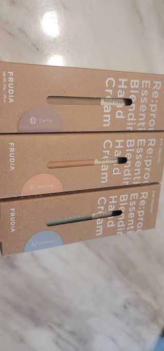[후르디아] 끈적임 없는 착한성분 비건  핸드크림 3종 — 5점을 준 리뷰어가 2023년 12월 올린 사용 사진