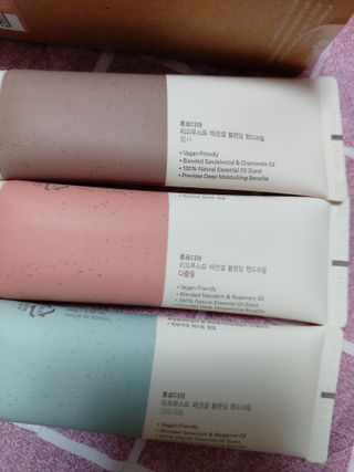 [후르디아] 끈적임 없는 착한성분 비건  핸드크림 3종 — 4점을 준 리뷰어가 2021년 10월 올린 사용 사진