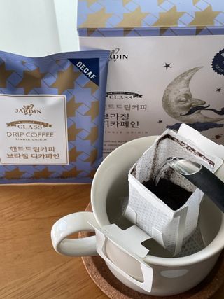 (주)쟈뎅 쟈뎅 클래스 핸드 드립 커피 10P 2종_디카페인 1종+랜덤 플레이버 1종 — 5점을 준 리뷰어가 2021년 4월 올린 사용 사진