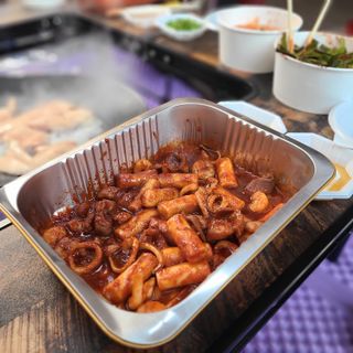 화끈한녀석들 새오똥400g 새우,오징어,똥집 볶음요리 소스,밀떡, 참기름 포함 — 3점을 준 리뷰어가 2022년 11월 올린 사용 사진