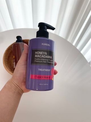 쿤달 [KUNDAL 공식] 프리미엄 헤어 케어 스페셜 세트 샴푸 500ml &amp; 트리트먼트 500ml — 5점을 준 리뷰어가 2021년 3월 올린 사용 사진