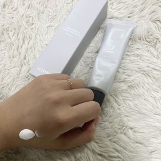 르핸스 퍼포밍 2 핸드&네일 비반트포렛/베티버포그 — 5점을 준 리뷰어가 2022년 12월 올린 사용 사진