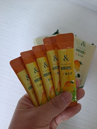 비타앤C 레몬맛, 망고맛 — 4점을 준 리뷰어가 2021년 4월 올린 사용 사진