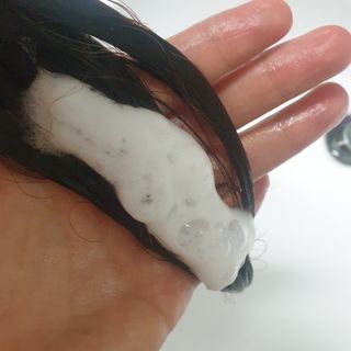 블룸비 거품 두피 샴푸 — 4점을 준 리뷰어가 2022년 7월 올린 사용 사진