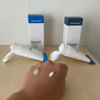 더마포레스트 마데카소사이드 리페어 크림,  모이스처라이징 아쿠아크림 — 4점을 준 리뷰어가 2021년 8월 올린 사용 사진