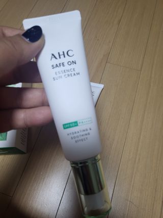 [AHC] 세이프온 에센스 선크림 올리브영 스페셜 증정 기획세트 — 4점을 준 리뷰어가 2022년 6월 올린 사용 사진