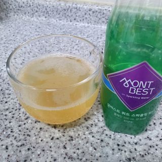 몽베스트 Montbest with Sparkling water Plain 20병 — 5점을 준 리뷰어가 2021년 11월 올린 사용 사진