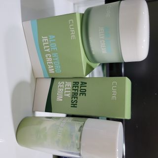 김정문알로에 큐어 큐어 알로에 리프레쉬 젤리 세럼, 큐어 알로에 하이드로 젤리 크림 — 5점을 준 리뷰어가 2021년 3월 올린 사용 사진