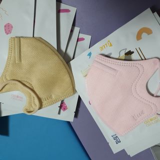 [블루 본 아이노우] 유아용 컬러마스크 40 PCS SET 2중 택 1 — 5점을 준 리뷰어가 2021년 4월 올린 사용 사진