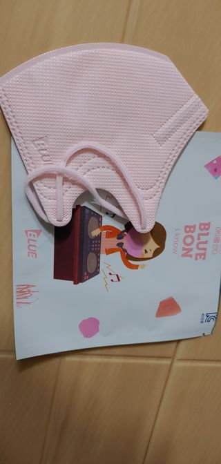 [블루 본 아이노우] 유아용 컬러마스크 40 PCS SET 2중 택 1 — 5점을 준 리뷰어가 2021년 5월 올린 사용 사진