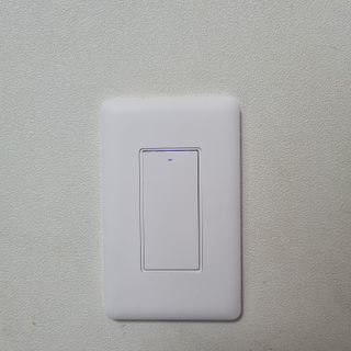 아카라 조명 스위치를 누워서 끄는 방법 (스마트 조명 스위치 2구 + 무선 리모트 스위치 1구 T1, 스마트 허브 E1) — 5점을 준 리뷰어가 2021년 11월 올린 사용 사진