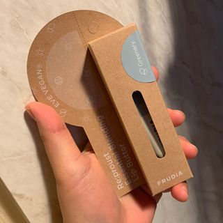 [후르디아] 올리브영 착한보습 비건 립버터 2종 — 5점을 준 리뷰어가 2023년 2월 올린 사용 사진