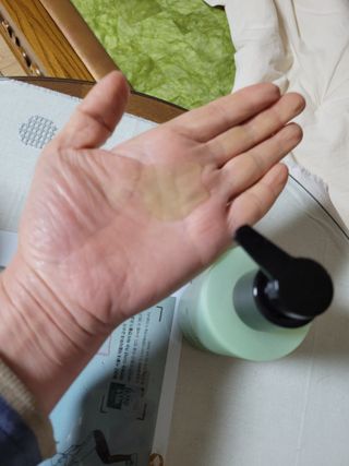 프리마인 메이크업과 들뜨는 각질까지 한방에 깐달걀로! 순하기까지한 셀베이스 그린티클렌저(200ml) — 5점을 준 리뷰어가 2023년 1월 올린 사용 사진