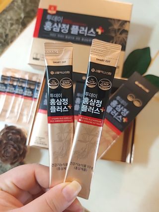서울약사신협_투데이홍삼정플러스스틱_10g x 30포 — 5점을 준 리뷰어가 2021년 7월 올린 사용 사진