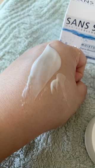 산수시 아쿠아 베네핏 24h 수부지 물광 속건조 수분크림 50ml — 5점을 준 리뷰어가 2021년 7월 올린 사용 사진