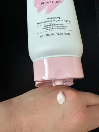위시스 프리미엄 글루타치온  화이트닝 바디로션 — 4.5점을 준 리뷰어가 2023년 2월 올린 사용 사진