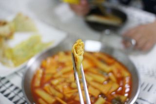 (주)성경순만두 곤약만두.콘치즈만두,삼각당면만두,당면 야끼만두,대구전통 납작만두,떡뽁이 매콤소스,달콤소스 — 5점을 준 리뷰어가 2023년 4월 올린 사용 사진