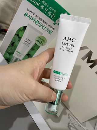 [AHC] 세이프온 에센스 선크림 올리브영 스페셜 증정 기획세트 — 5점을 준 리뷰어가 2022년 6월 올린 사용 사진