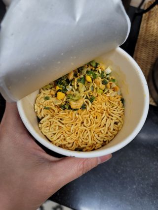 NISSIN 닛신 컵누들  4종 - 씨푸드오리지날, 씨푸드 스파이시, 씨푸드 커리, 씨푸드 XO소스 — 5점을 준 리뷰어가 2021년 11월 올린 사용 사진