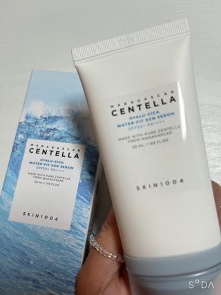 [스킨1004] 마다가스카르 센텔라 히알루-시카 워터핏 선세럼 50ml — 4점을 준 리뷰어가 2024년 5월 올린 사용 사진