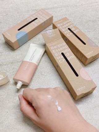 [후르디아] 끈적임 없는 착한성분 비건  핸드크림 3종 — 5점을 준 리뷰어가 2021년 10월 올린 사용 사진
