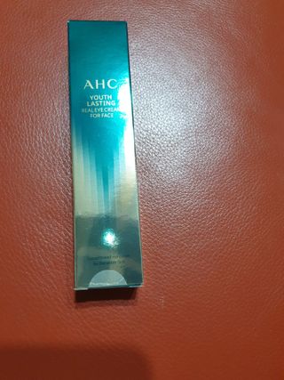 [NEW 탄력유턴 아이크림] AHC 유스 래스팅 리얼 아이크림 포 페이스 — 5점을 준 리뷰어가 2021년 4월 올린 사용 사진