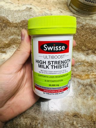 Swisse 스위스 고함량 밀크씨슬 35,000mg 60정 — 5점을 준 리뷰어가 2021년 11월 올린 사용 사진