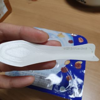 남양유업 또깍 접어 떠먹는 불가리스 2종 — 5점을 준 리뷰어가 2021년 1월 올린 사용 사진