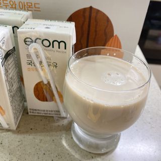 이롬 erom 황성주박사의 국산콩 두유 호두와 아몬드 — 5점을 준 리뷰어가 2020년 12월 올린 사용 사진