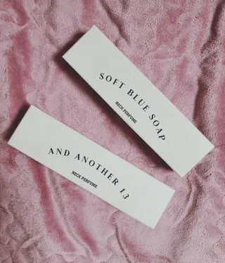 멈칫(MUMCHIT) 넥퍼퓸 NECKPERFUME 2가지 향 — 5점을 준 리뷰어가 2021년 12월 올린 사용 사진