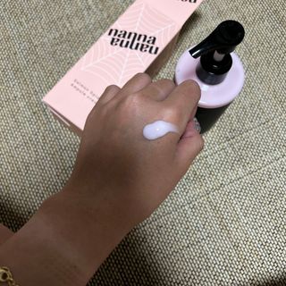 난나 살몬 스파이더 검버섯 미백 톤업 화이트닝 연어 앰플 크림 300ml 대용량 — 5점을 준 리뷰어가 2022년 8월 올린 사용 사진