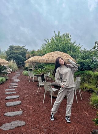 MAPLESYRUPFACTORY 메이플 피그먼트 맨투맨 8.COL — 5점을 준 리뷰어가 2023년 4월 올린 사용 사진