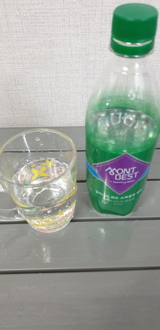 몽베스트 Montbest with Sparkling water Plain 20병 — 4점을 준 리뷰어가 2021년 10월 올린 사용 사진