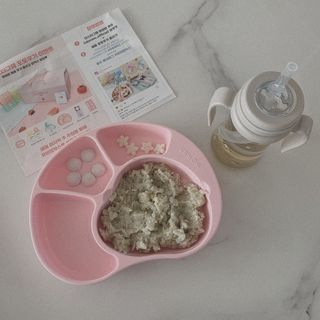 유비맘 캐릭터 실리콘 흡착 식판_색상 랜덤발송 — 5점을 준 리뷰어가 2021년 1월 올린 사용 사진