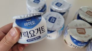 매일바이오 그릭요거트 오리지널 플레인 4개, 로스터리 커피믹스 4개 — 3점을 준 리뷰어가 2021년 12월 올린 사용 사진