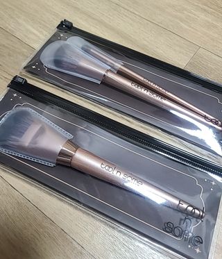 [툴앤썸] 라운드 파운데이션 브러시+사선 쉐딩 브러시+블렌딩 브러시 — 4점을 준 리뷰어가 2021년 6월 올린 사용 사진