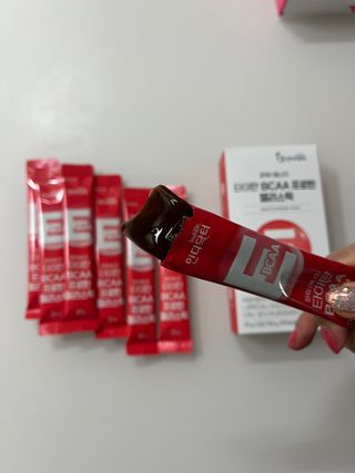 [인디닥터] 타이탄 BCAA 프로틴 젤리스틱 — 3점을 준 리뷰어가 2022년 6월 올린 사용 사진