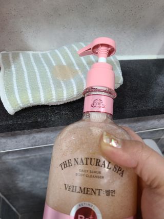 벨먼 내추럴스파 수분광채 스크럽 바디워시 600ml 5종 — 5점을 준 리뷰어가 2022년 5월 올린 사용 사진