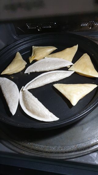 (주)성경순만두 곤약만두.콘치즈만두,삼각당면만두,당면 야끼만두,대구전통 납작만두,떡뽁이 매콤소스,달콤소스 — 5점을 준 리뷰어가 2023년 4월 올린 사용 사진